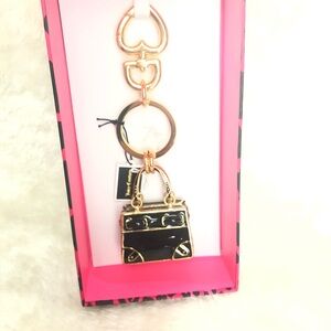 Juicy couture signature leather daydreamer keychain